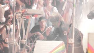 'The Flaming Lips 'LIVE' Perform Pink Floyd's Dark Side of the Moon: 'Brain Damage'