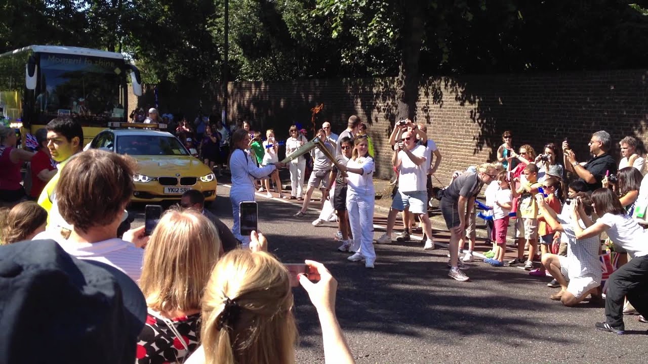 Olympic Torch Relay 2012 - Kew Road.MOV