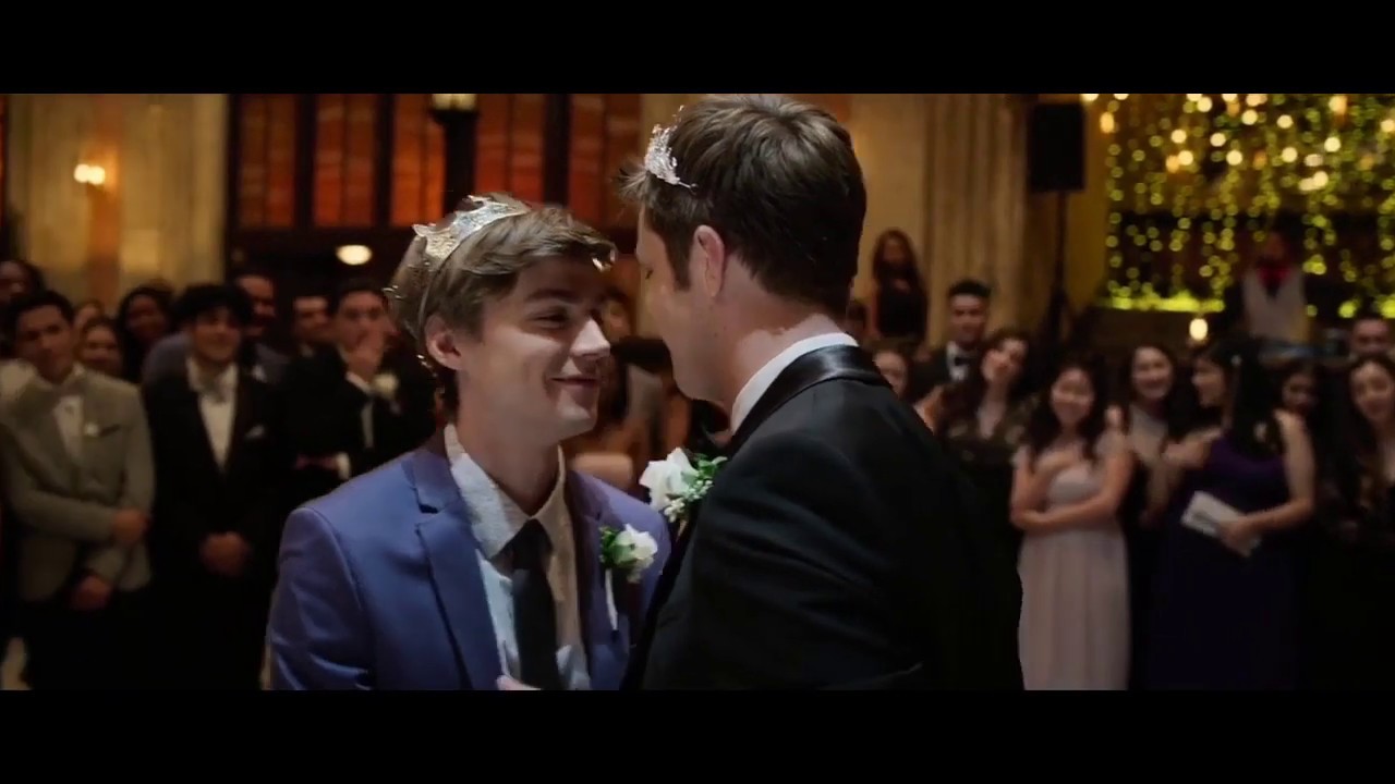 Alex and Charlie dance at prom | 13 Reasons Why, season 4.
