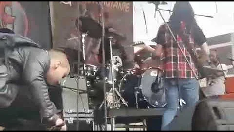OVER TRASH - EN VIVO FESTIVAL DE ROCK BARRIOS UNID...
