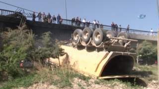 Üst Geçitten Düşen Kamyon Alev Alev Yandı