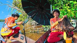 Download lagu Dragged by a massive river creature‼️causing the boat to spin around!