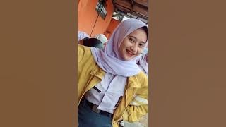 Jilbab SMA buka kancing