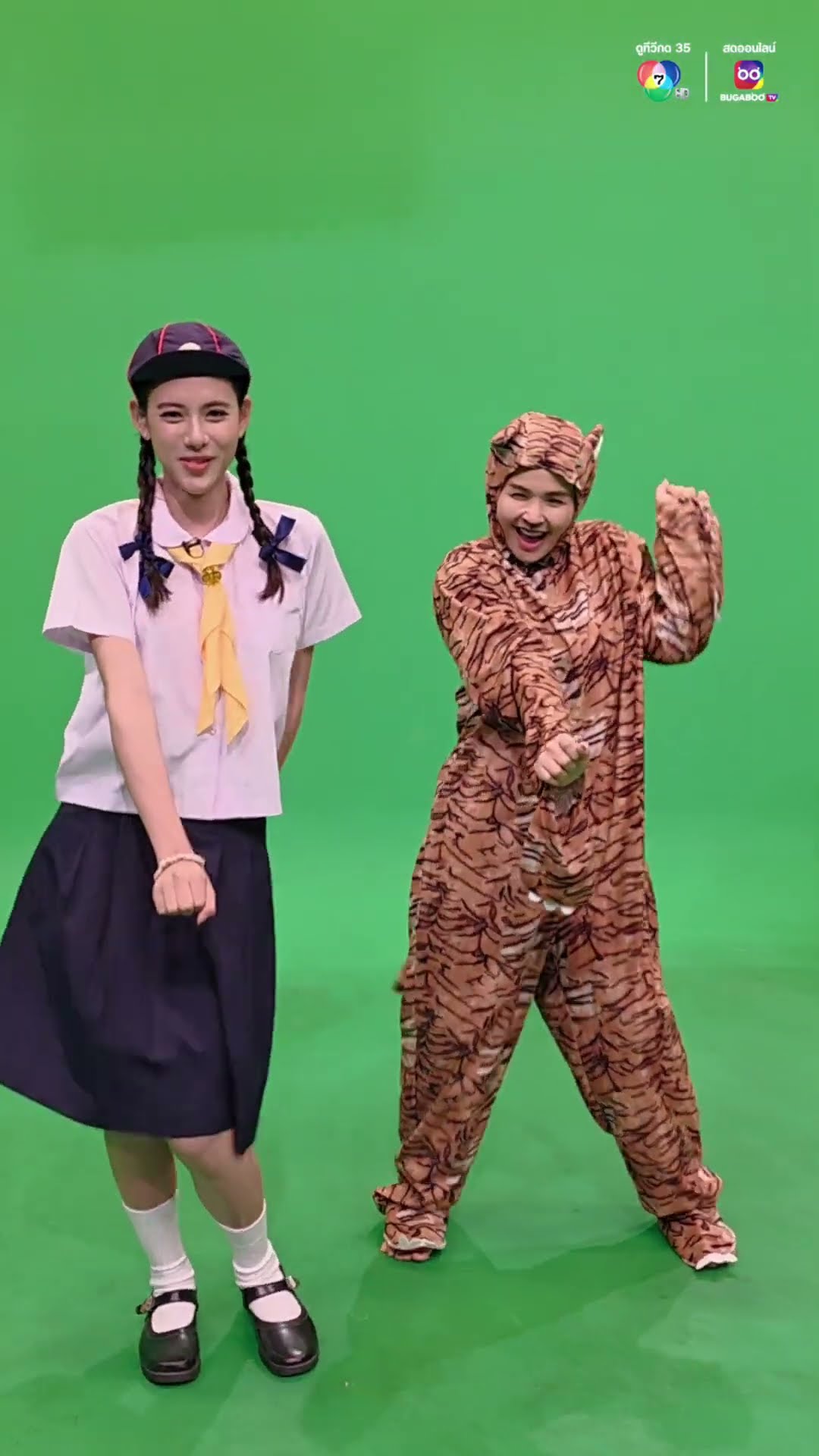 แม่เสือ #บีกมลาสน์ และลูกเสือน้อย #ดิวศุภกฤต ออกสเต็ป โยกซ้าย โยกขวา เบา ๆ แบบน่ารัก ๆ
