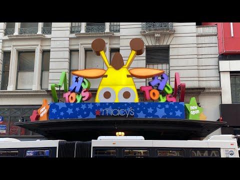 NEW Toys R Us OPENS In Manhattan New York City!!! Video Review \u0026 Walkthrough!