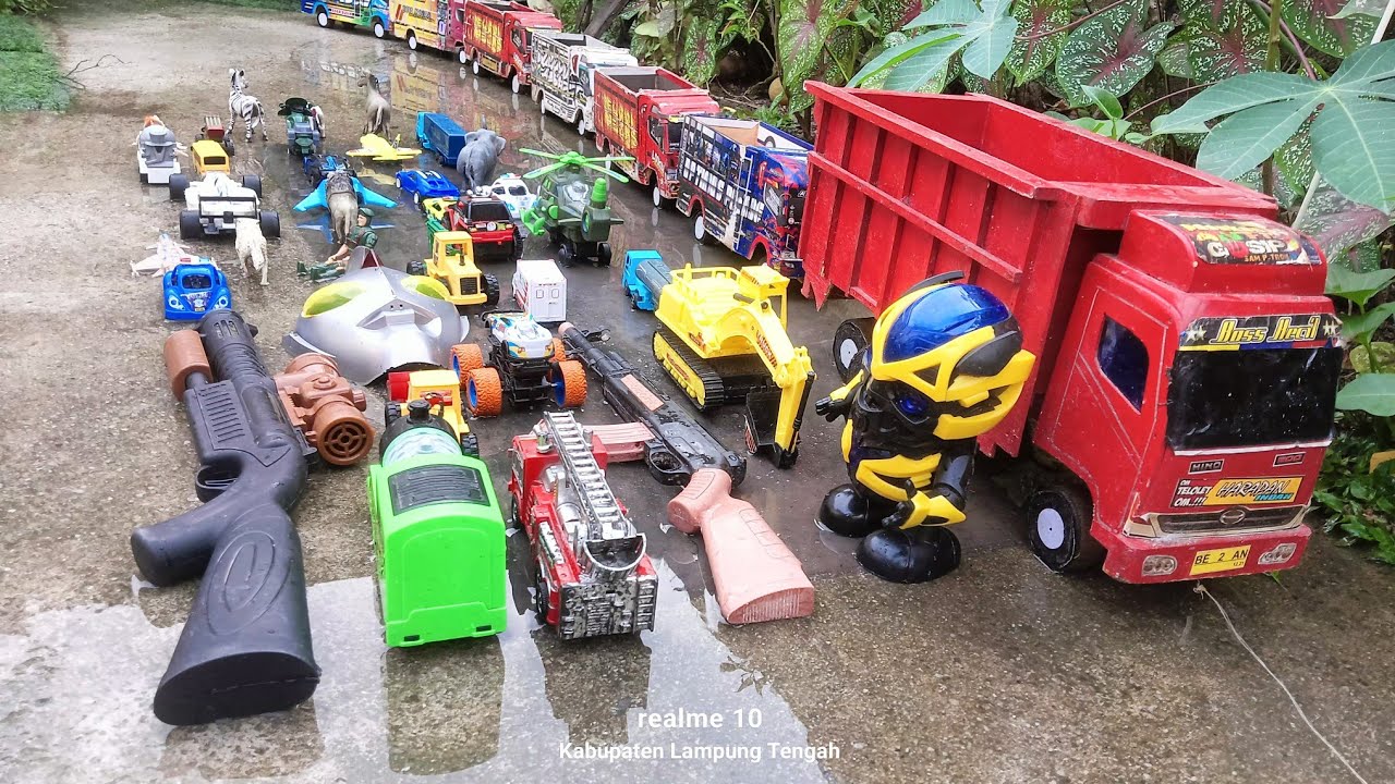 Bermain mobil mobilan,Mobi truk oleng,mobil balap, mobil polisi, excavator,  helikopter , Bus tayo