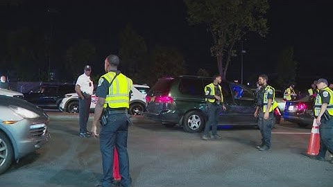 As checkpoints arrive amid federal surge in DC, ICE continues to operate using masks