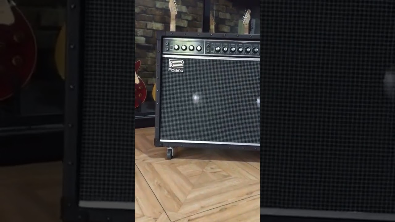 ROLAND JC-120 JAZZ CHORUS GUITAR COMBO AMPLIFIER Call  / Whatsapp : 087821242633 