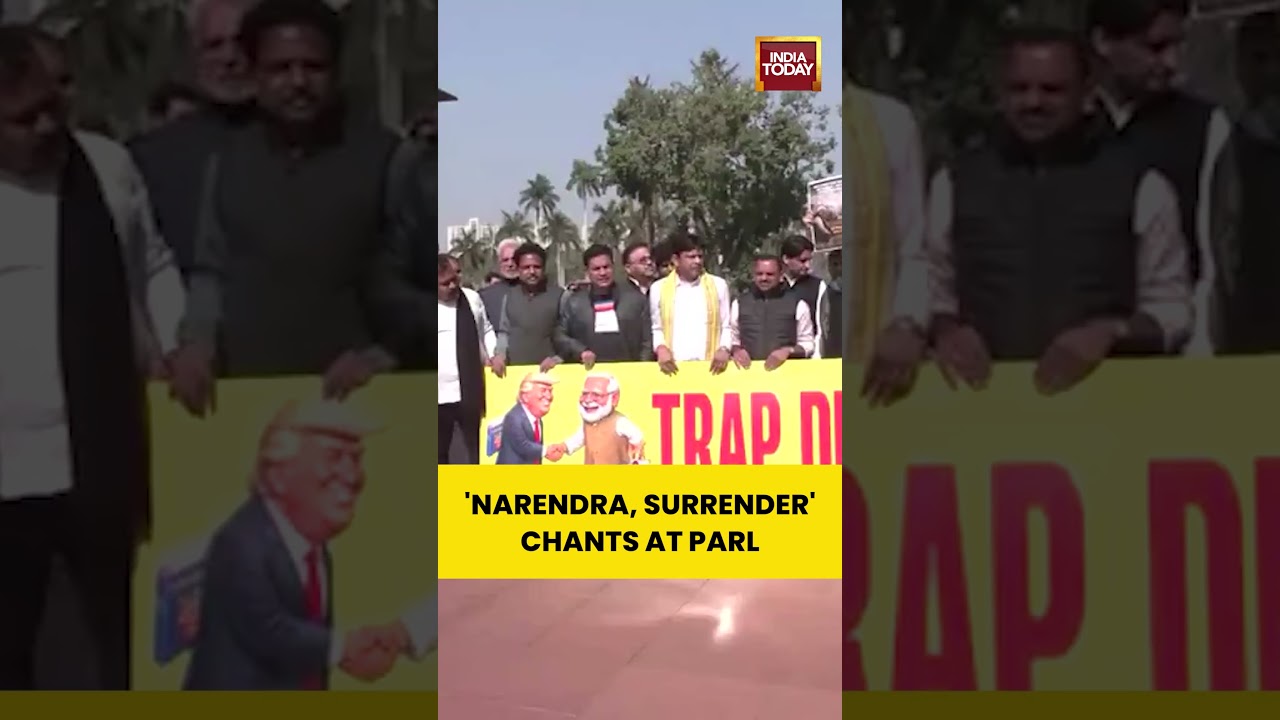 Opposition MPs Protest at Parliament Makar Dwar | 