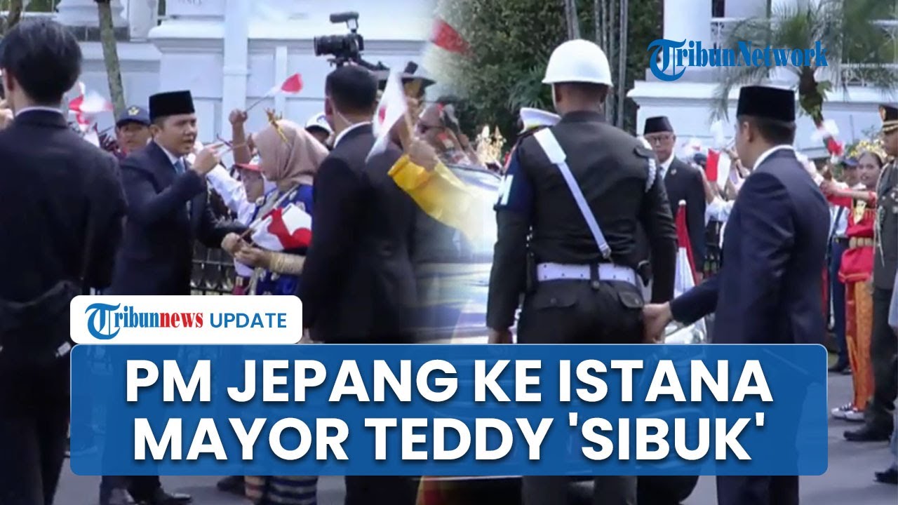 Momen Mayor Teddy 'Gercep' Berlari Kecil Demi Buka Jalan untuk PM Jepang yang Hadir ke Istana Bogor