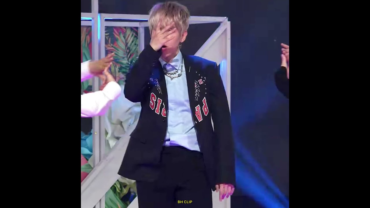 [백현] 화요일 백현 웃는 섹시 vs 안웃는 섹시