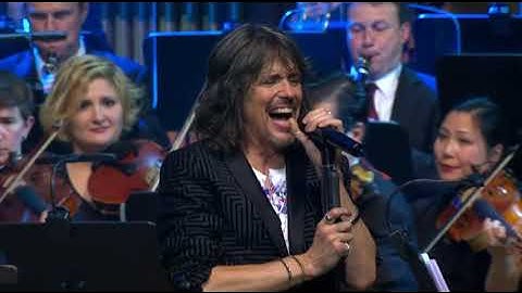 Feels Like The First Time - Foreigner with the 21st Century Symphony Orchestra & Chorus - 16of17