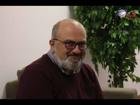 ნათქვამია, „თუ ოთახში ყველაზე ჭკვიანი ხარ, სასწრაფოდ გაიქეცი, რადგან იქ ვერაფერს ისწავლიო“