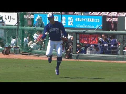 加藤翔平が走りながら軽やかにボールをキャッチ→しかし次の瞬間…？ (2022/10/02)
