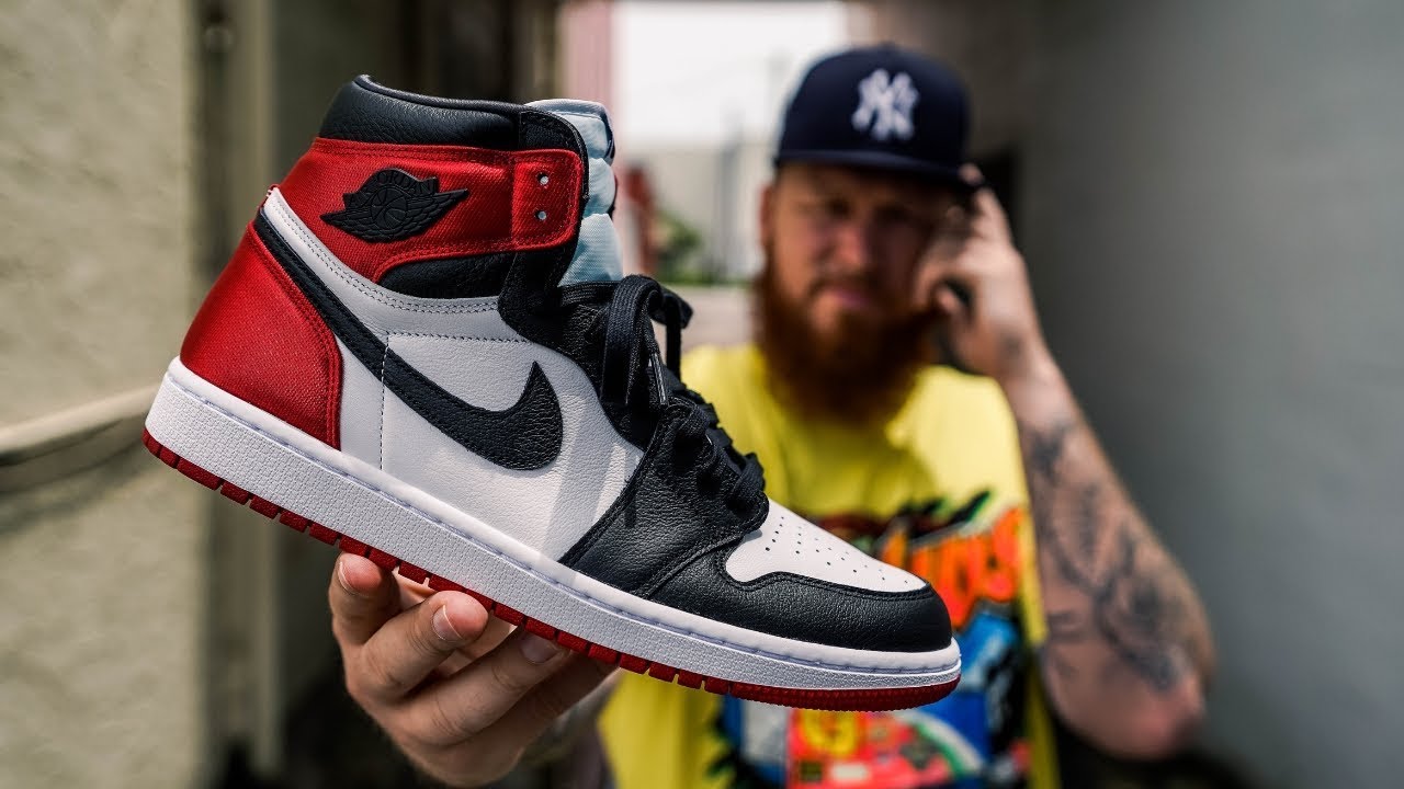 AIR JORDAN 1 SATIN “BLACK TOE”