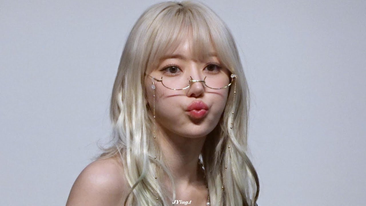 240301 르세라핌 사쿠라 ‘팬싸인회’ 포토타임 직캠 LE SSERAFIM SAKURA FOCUS FANCAM @ MUSICKOREA FANSIGN