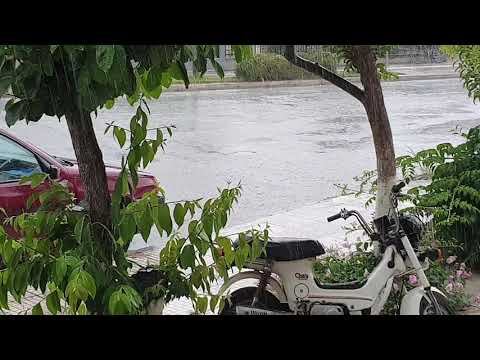 Σφοδρές καταιγίδες εκδηλώνονται στα Τρίκαλα