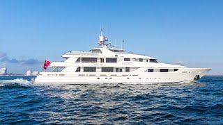 Luxury Charter yacht CHASING DAYLIGHT