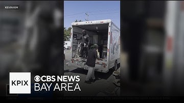 Watch Oakland business owner confront men dumping trash