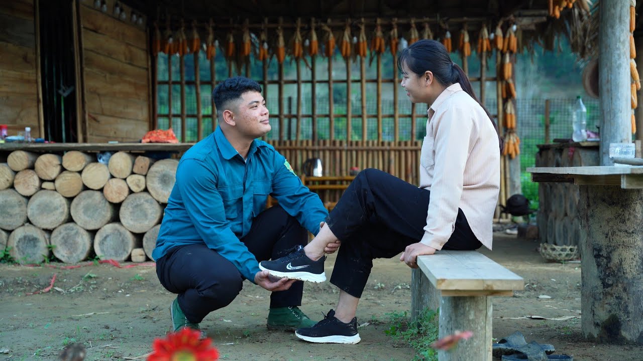 Нам внезапно подарил Ту Каму новую пару туфель — небольшой подарок, полный любви.