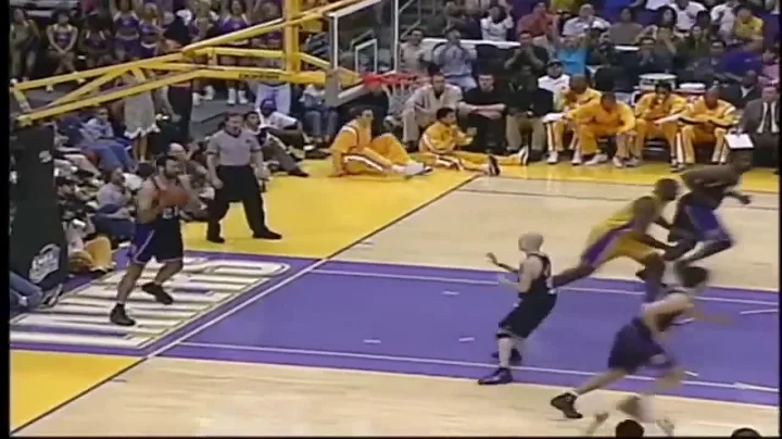 2001: Shaq 44pts 21rebs 7blks vs Kings