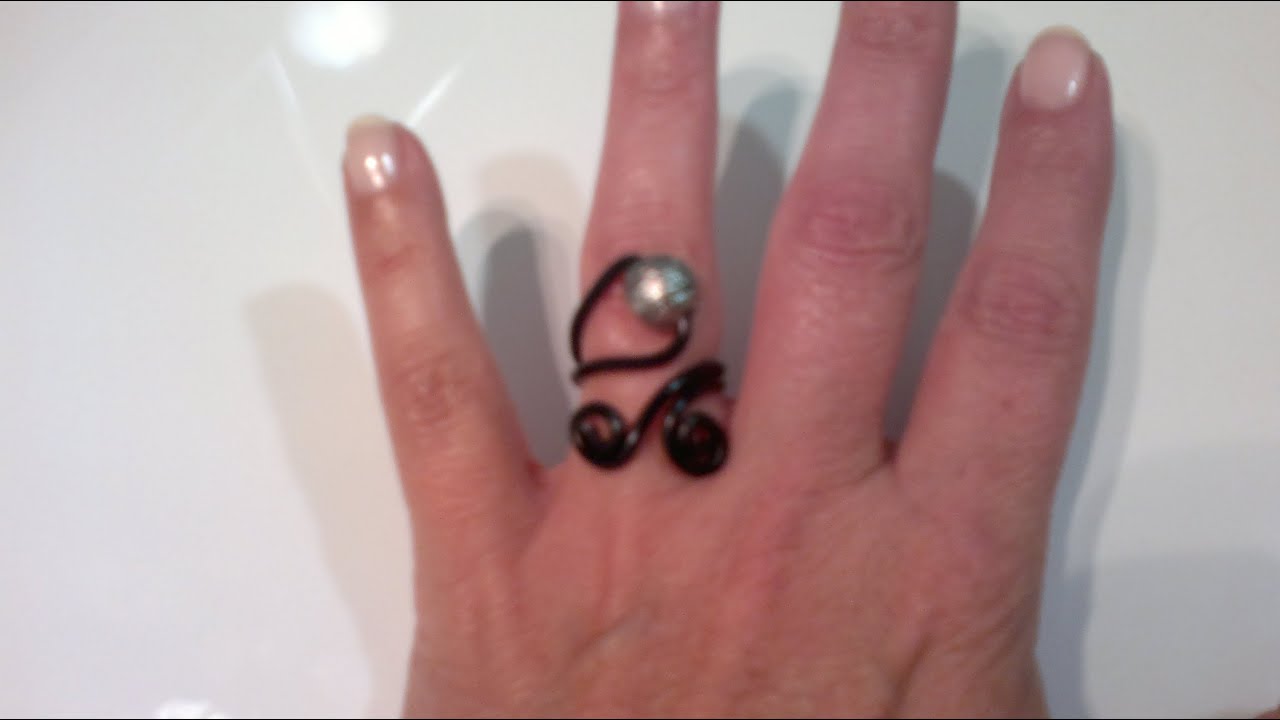 DIY: COMO HACER ANILLO DE ALAMBRE DE ALUMINIO ADAPTABLE EN NEGRO.