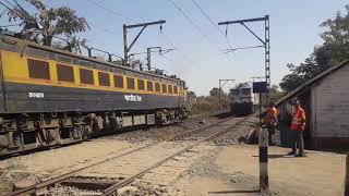 TKD 30617 WAP7 11071 Mumbai Ltt Varanasi Kamayani Express xing Sai Nagar Shirdi Express