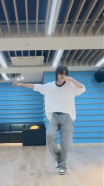 play with fire by hwang hyunjin (stray kids hyune dance practice live #11)