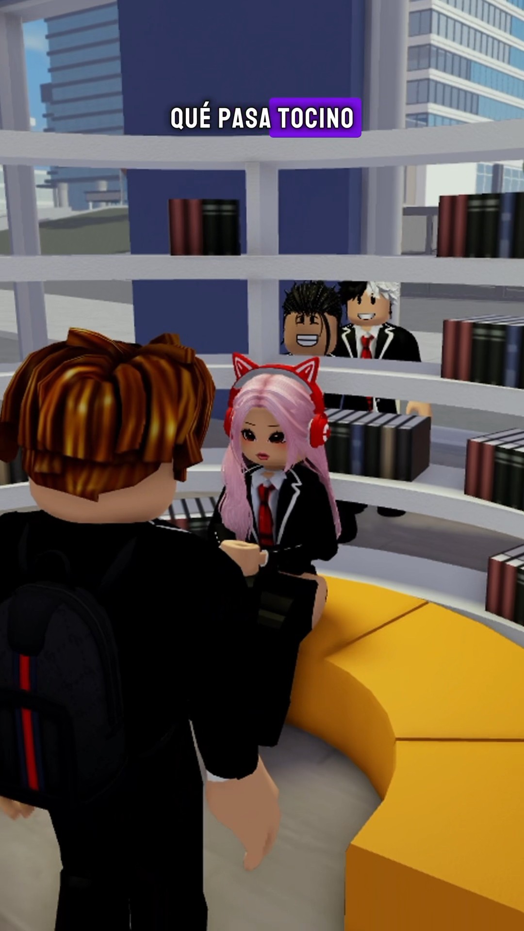 PELO TOCINO SE ENAMORA DE LA CHICA MÁS POPULAR #roblox #robloxhistoria #shorts #robloxstory