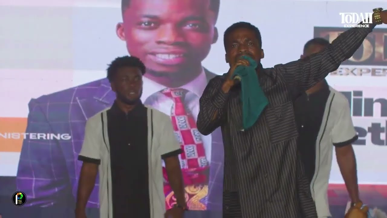 “🔥 MIN. SETH ACHEAMPONG bringing down the glory with a powerful ministration at TODAH EXPERIENCE!