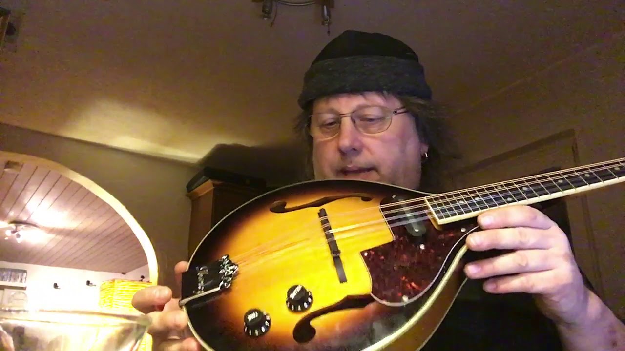 My first Mandolin (Ibanez M510E). „Galway Girl“. Happy new 2021 for