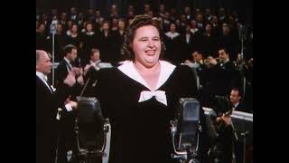 Kate Smith's Heart-Stirring 'God Bless America' - This Is the Army (1943) HD Resimi