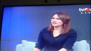 waduh presenter tvone pecahkan telor saat wawancara