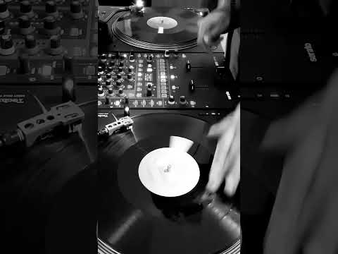 Juggling masterclass from DJ Traps. 📝 #shorts