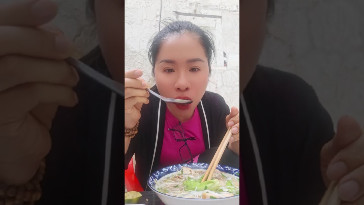 Ăn sáng bún mọc