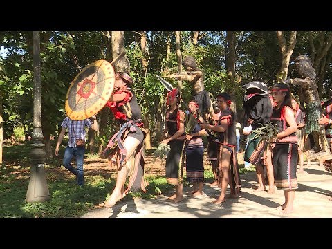 Video: Tham quan Lễ hội Phong Tây Nguyên ở Virginia