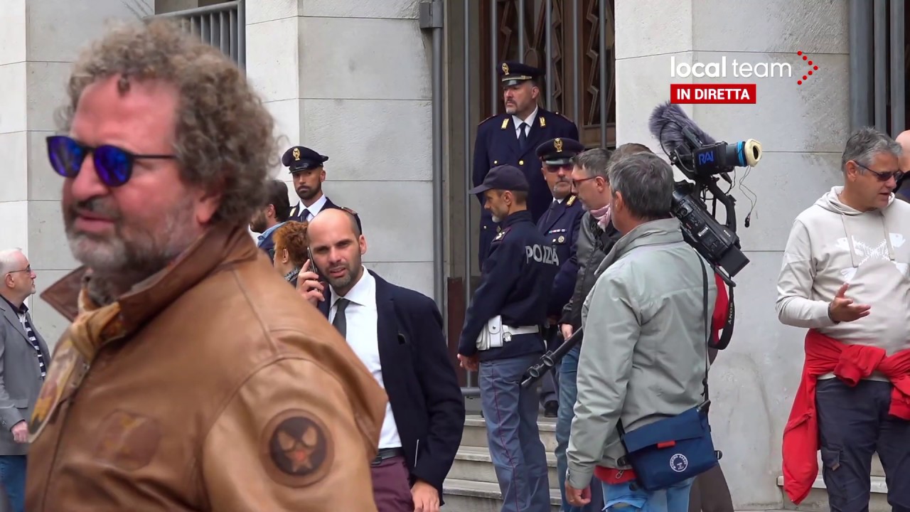 LIVE Trieste, l'omaggio dei colleghi ai due agenti uccisi