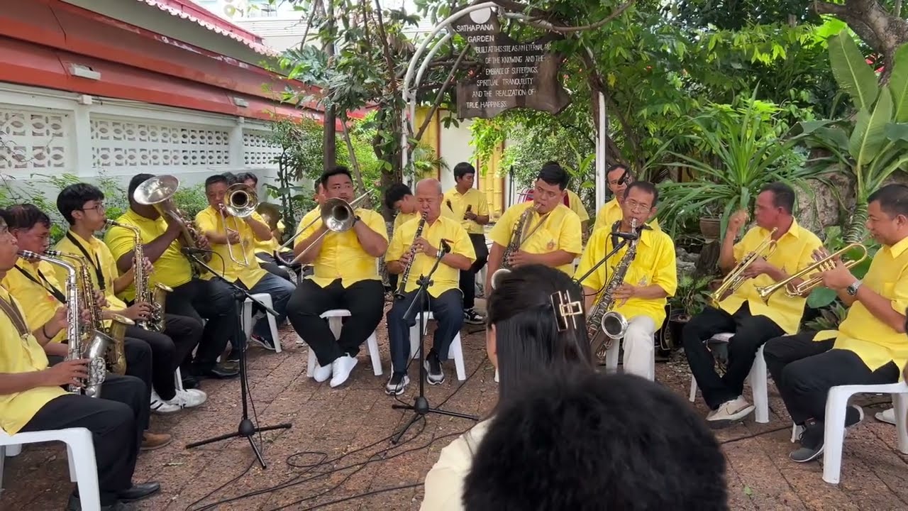 เพลงชุดเดินแห่รอบโบสถ์ - แตรวงคณะรุ่งรัศมีศิลป์