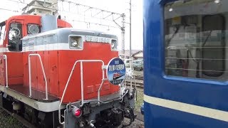 [会津若松駅]発車時、〔お座トロ展望列車〕車内から〔快速「ＤＬ青い１２系客車」〕を撮影。
