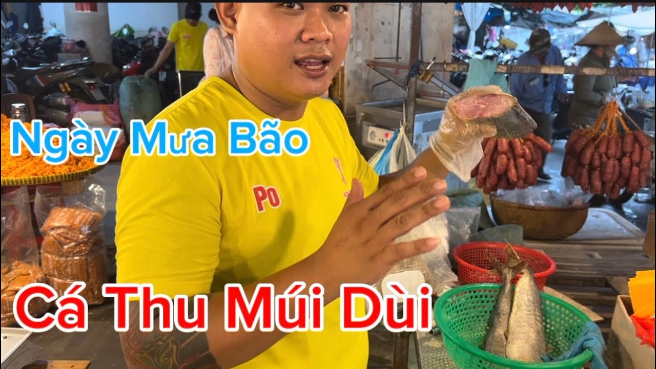 Cách Lựa Chọn Mắm CÁ THU | Chợ Binh Tây Hôm Nay Mưa Bão Quá | Nhiều Vị Khách Nhờ Bo Lựa Hàng