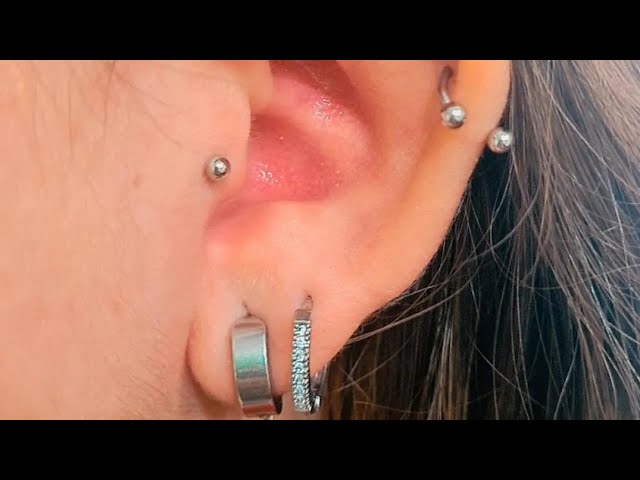 TROCANDO OS PIERCINGS DA ORELHA SOZINHA - helix, tragus e conch 