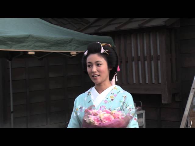 映画『超高速！参勤交代』深田恭子クランクアップ時の映像 - YouTube