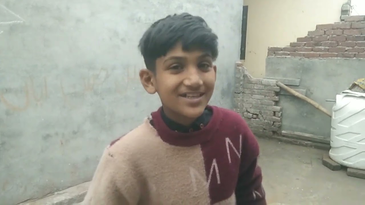 Ali Hassan Frist vlogs a gaya hai