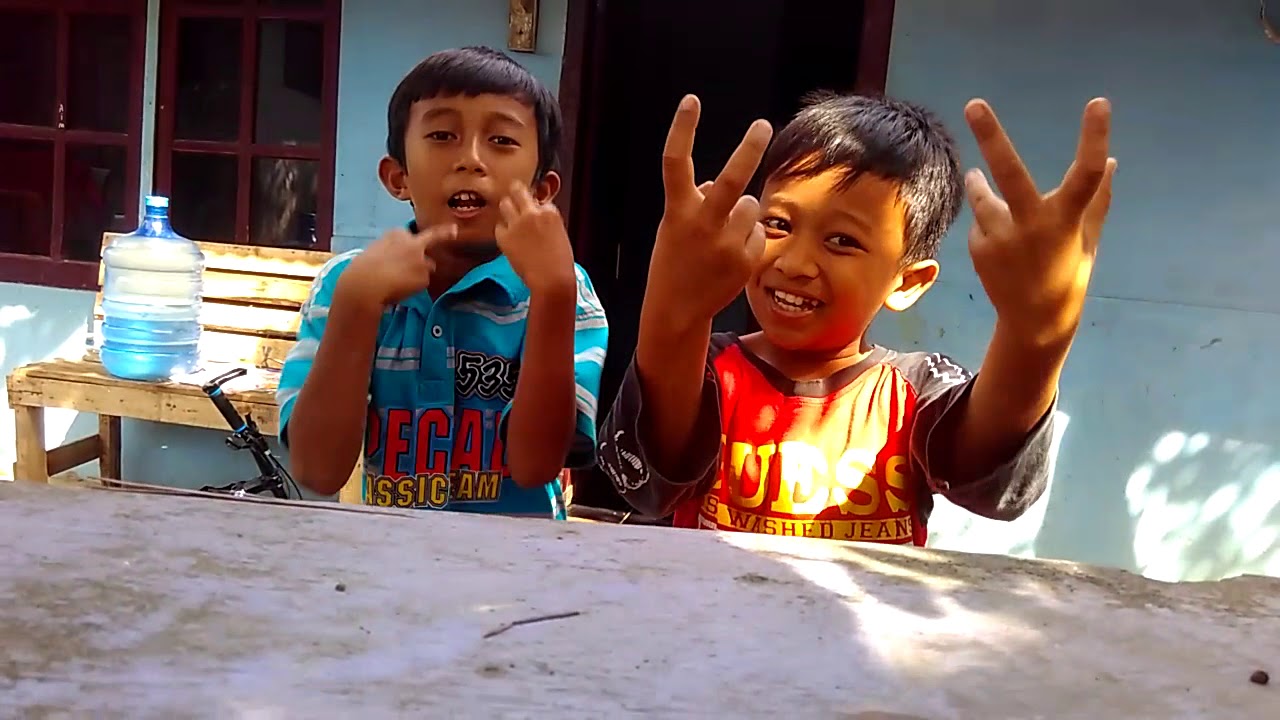 Goyang dua  jari  cah cilik YouTube