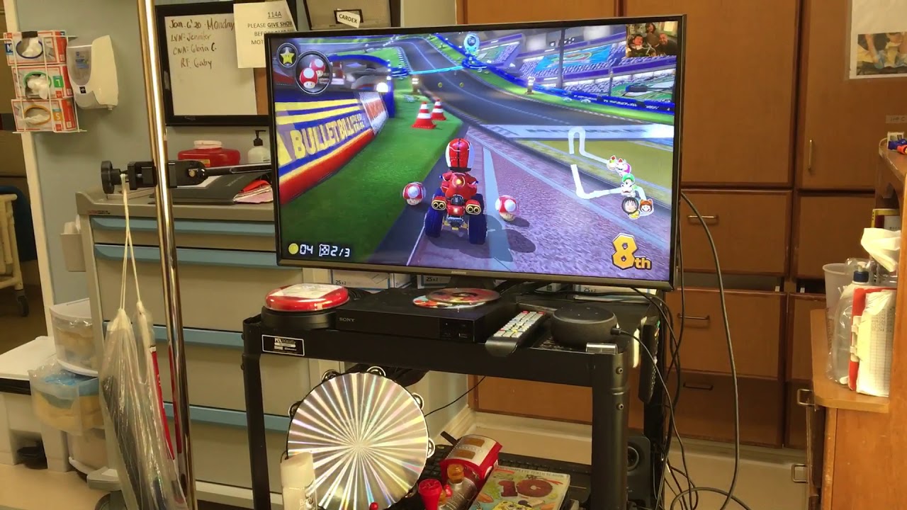 Kai plays Nintendo Switch "Mario Kart 8" with his chin ...