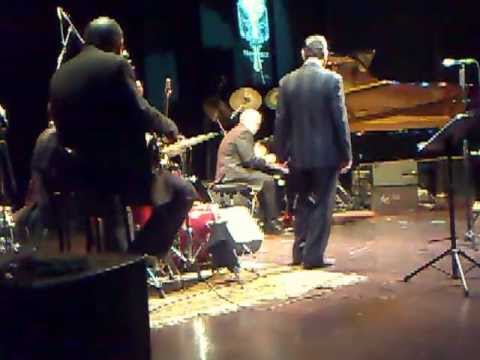 KURT ELLING "Dedicated To You" w/ ERNIE WATTS & LAURENCE HOBGOOD (piano solo) Umbria Jazz Winter #17