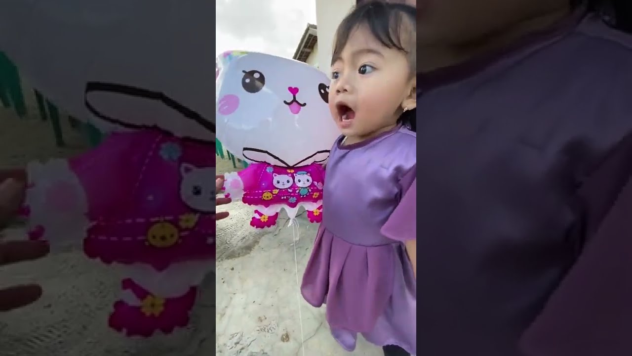 Si Cantik Mikayla Beli Balon Karakter Hello Kitty