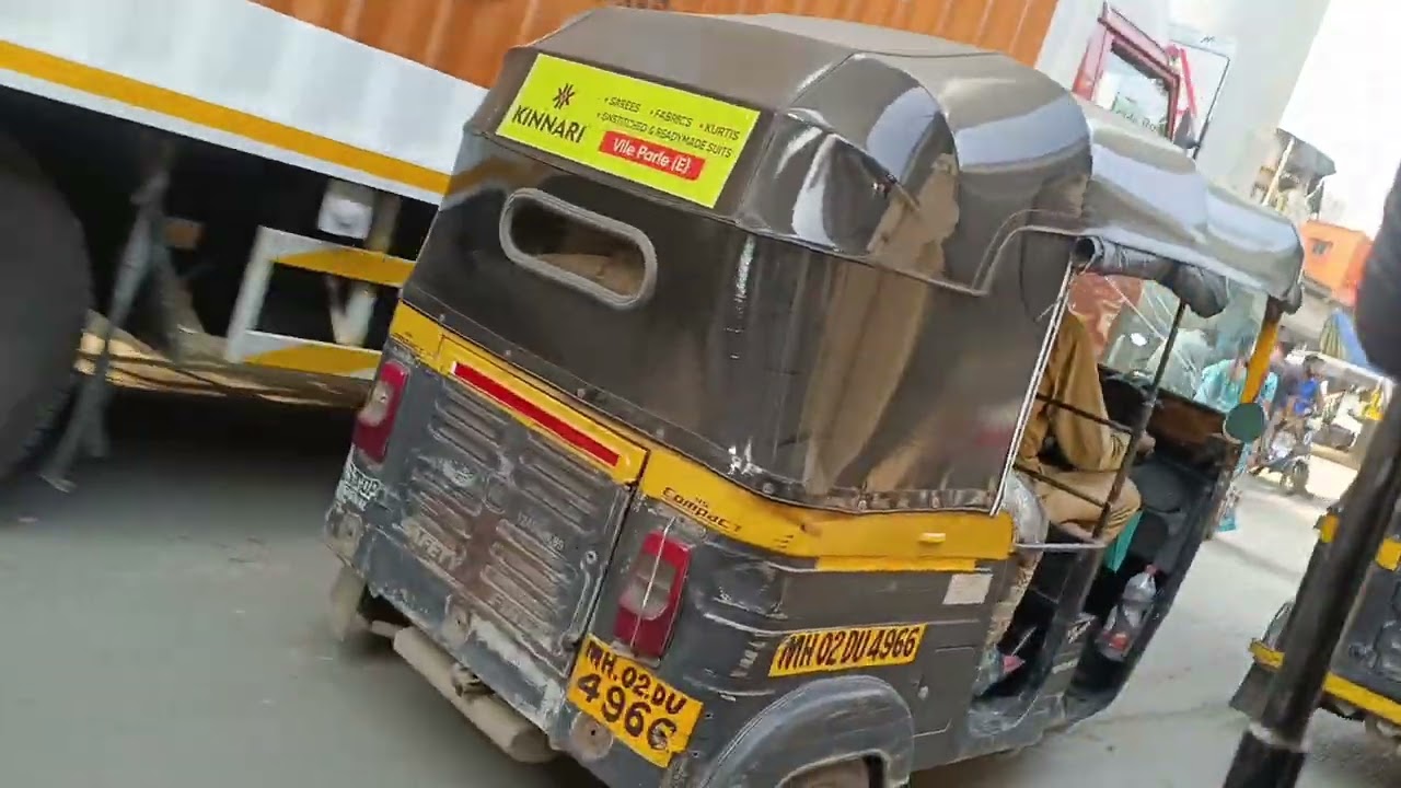 देखिए दोस्तों मुबई का ओवराय मोल बहुत अच्छा है यह पर बहुत सुन्दर समान मिलता है 🌄🌈