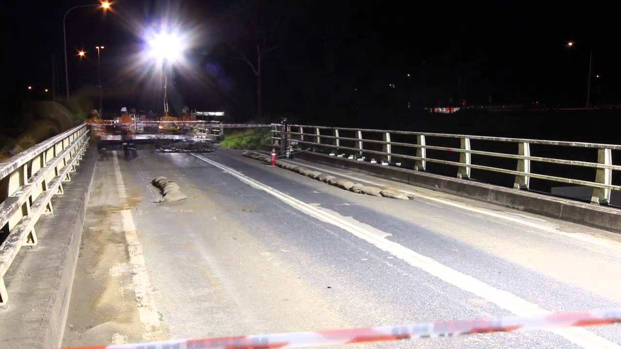Abyss Demolition - Pumicestone Rd Overpass Demolition - YouTube