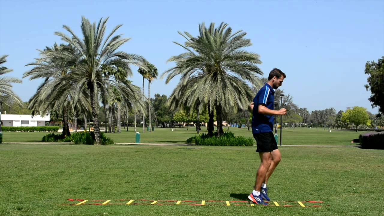 Football / soccer exercise speed ladder drill for coordination (level